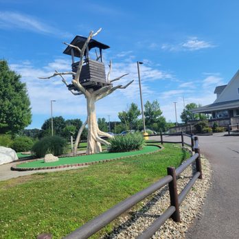 Mulligans Island - Golf Near Me - Cranston, Rhode Island