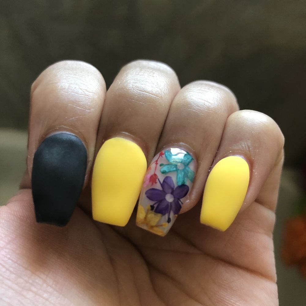 Dorita's Nails - Uneven acrylic application and lumpy - Nail Salons Near Me - Rialto, California