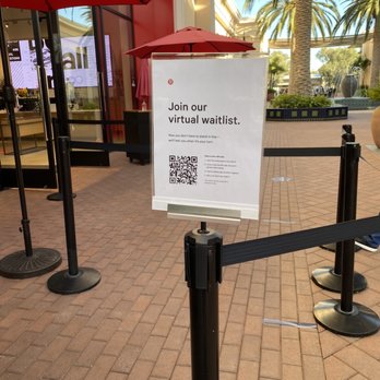 lululemon - There is this "virtual waitlist" which says 0 people in line. Store doesn't even use this they still won't let you in. - Women's Clothing Near Me - Irvine, California