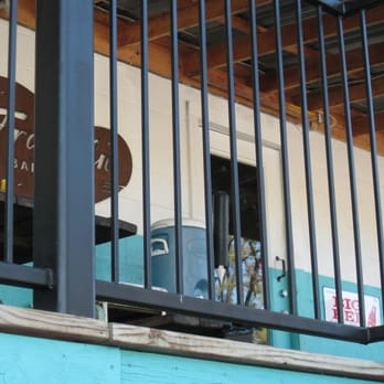 Franklin Barbecue - in line looking up at the patio - Barbeque Near Me - Austin, Texas