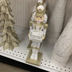 Michaels - Christmas Decor