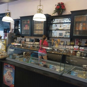 Scoops On 5th - Great old school ice cream parlor - Bakeries Near Me - Mt Dora, Florida Scoops On 5th - Great old school ice cream parlor - Bakeries Near Me - Mt Dora, Florida