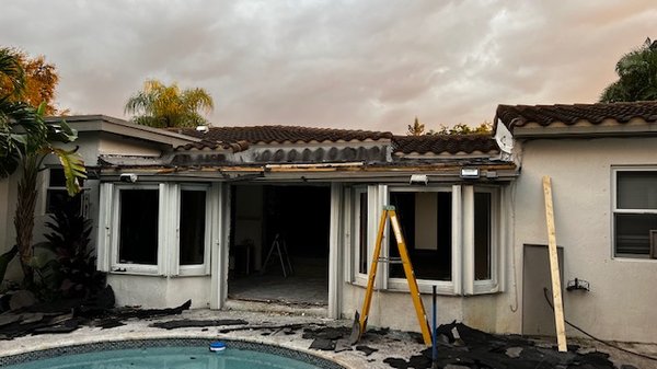 BAU Home Repair Service Logo