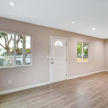 Bueno Group - empty living room with hardwood floors - General Contractors Near Me Bueno Group - empty living room with hardwood floors - General Contractors Near Me