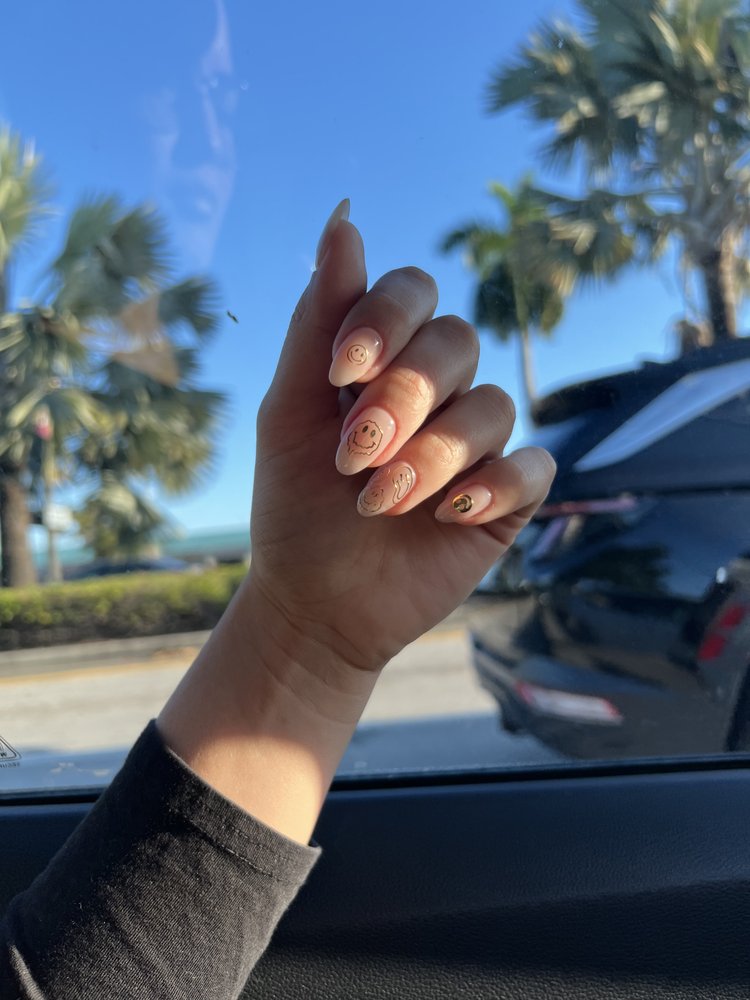 Cafe Polish Nail Studio Logo