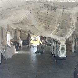 U Neek - We had a wedding and this is our items packed up