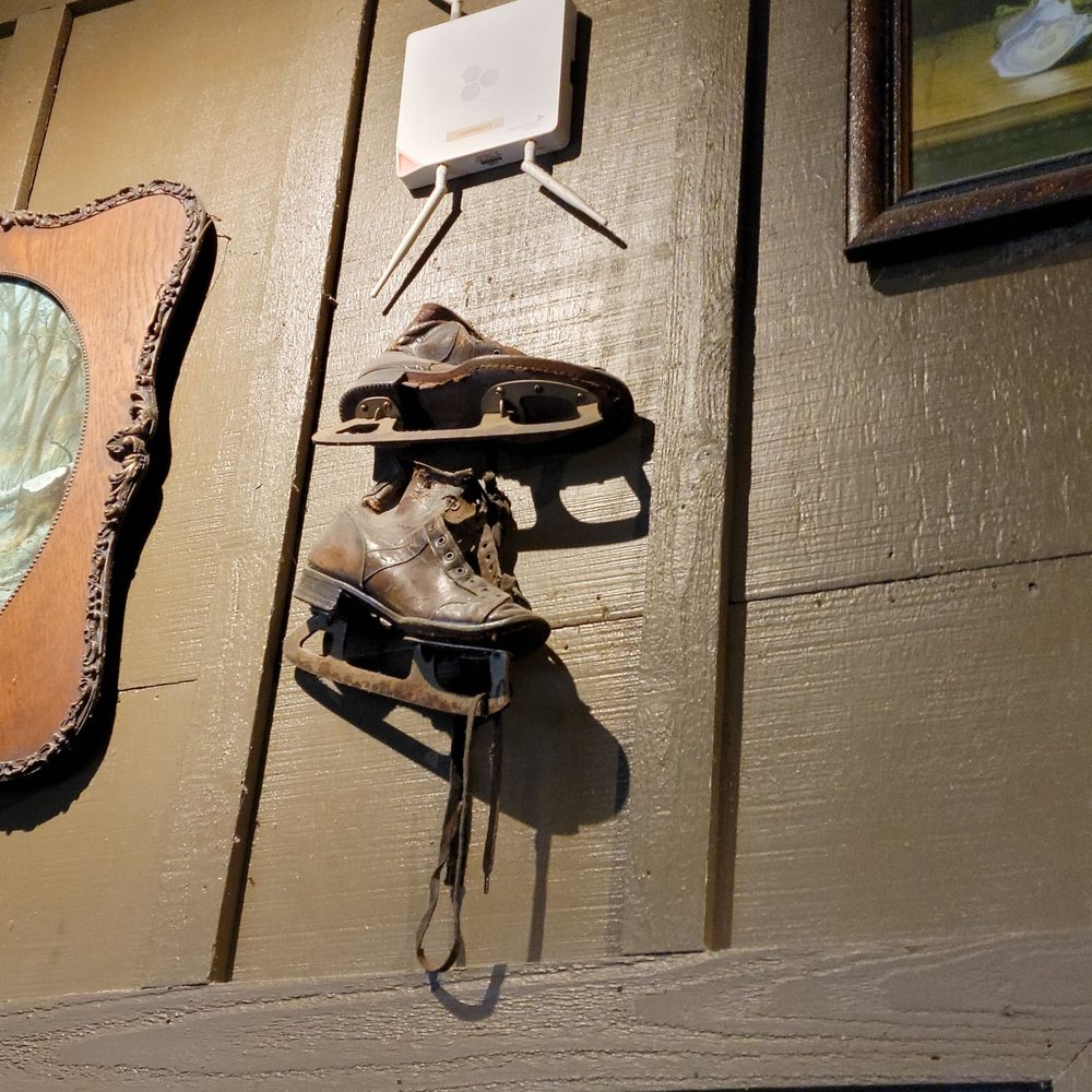 Cracker Barrel Old Country Store - Inside Decor - American Near Me - Council Bluffs, Iowa