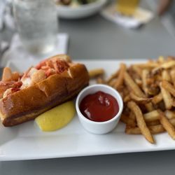 Red 36 - Lobster roll