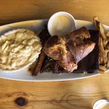 Salt + Smoke - Mac and cheese, trashed and untrashed ribs, fries, and popper bread - Bars Near Me - Saint Louis, Missouri