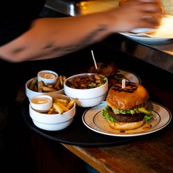 Døgnvill Burger - The pass