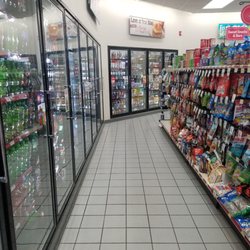 Holiday Stationstores - Drinks and snacks for the road.