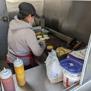 Dave's Burgers - Building a burger - Burgers Near Me - Long Beach, California Dave's Burgers - Building a burger - Burgers Near Me - Long Beach, California