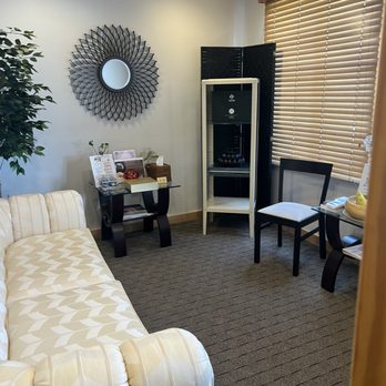 Reston Therapy Massage - Entry area. Lovely. Water provided, too. - Massage Therapy Near Me - Reston, Virginia