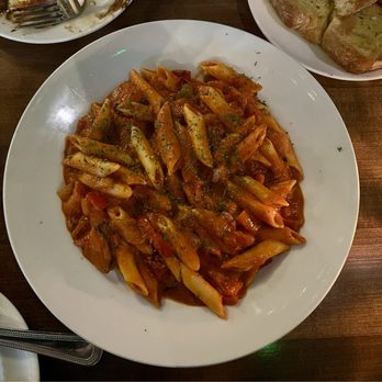 Pignetti's Waco - Not in the menu - penne pasta with veggies and marinara sauce. - Italian Near Me - Waco, Texas Pignetti's Waco - Not in the menu - penne pasta with veggies and marinara sauce. - Italian Near Me - Waco, Texas