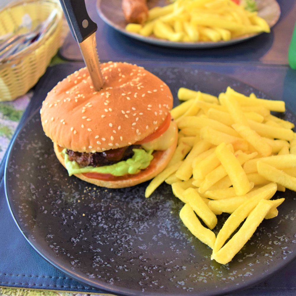 Base Cafe - Base Burger & Fries, 25,00 CHF - Cafes Near Me - Lauterbrunnen, BE Base Cafe - Base Burger & Fries, 25,00 CHF - Cafes Near Me - Lauterbrunnen, BE