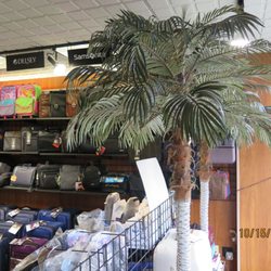 Deluxe Travel Store