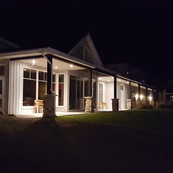Sir Sam's Inn - Night view - Hotels Near Me - Eagle Lake, Ontario Sir Sam's Inn - Night view - Hotels Near Me - Eagle Lake, Ontario