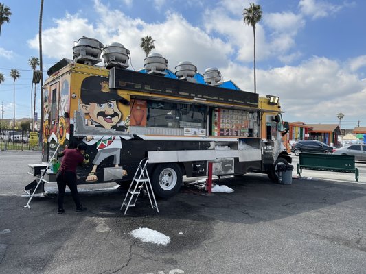Leo's Tacos Truck by null