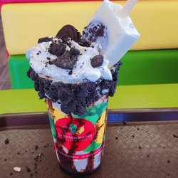 La Michoacana Plus Lindsay - Oreo crazy shake delicious with an oreo paleta