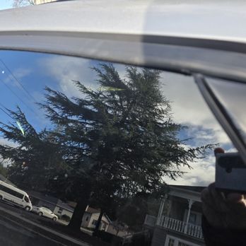 Discovery Tint - Corner peeling off - Auto Glass Services Near Me - Concord, California