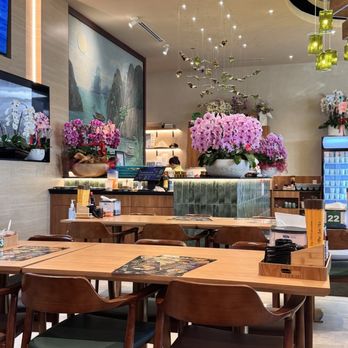 Pho Anh Vu - Inside - Vietnamese Near Me - Mississauga, Ontario Pho Anh Vu - Inside - Vietnamese Near Me - Mississauga, Ontario