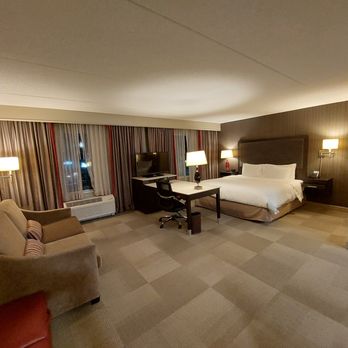 Hampton Inn & Suites by Hilton Toronto Markham - Studio, 1 King Bed, Refrigerator & Microwave - Hotels Near Me - Markham, Ontario Hampton Inn & Suites by Hilton Toronto Markham - Studio, 1 King Bed, Refrigerator & Microwave - Hotels Near Me - Markham, Ontario