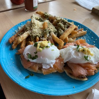 The Alcove - Smoked salmon Eggs Benedict - Gastropubs Near Me - Sunnyside, New York The Alcove - Smoked salmon Eggs Benedict - Gastropubs Near Me - Sunnyside, New York