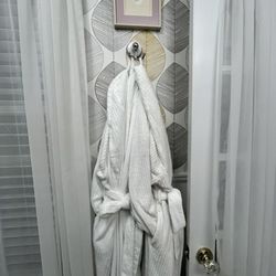 Charlotte's Rose Inn - Comfy robes!