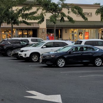 Waikele Premium Outlets - Shopping Centers Near Me - Waipahu, Hawaii Waikele Premium Outlets - Shopping Centers Near Me - Waipahu, Hawaii