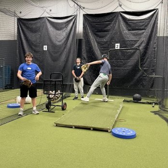 Level Up Athletics - Batting Cages Near Me - St. Charles, Illinois