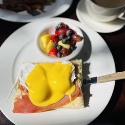 Eggs Benedict