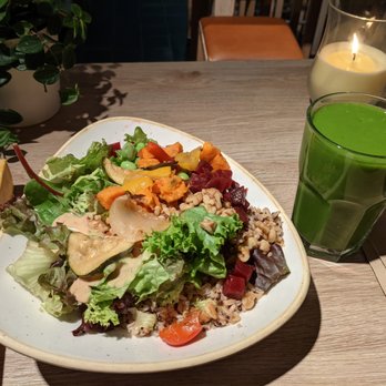 Dean & David - Salad Near Me - Munich, BY Dean & David - Salad Near Me - Munich, BY