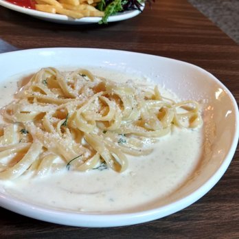 Middle Road Inn - Fettuccine Alfredo - Breakfast & Brunch Near Me - Glenshaw, Pennsylvania Middle Road Inn - Fettuccine Alfredo - Breakfast & Brunch Near Me - Glenshaw, Pennsylvania