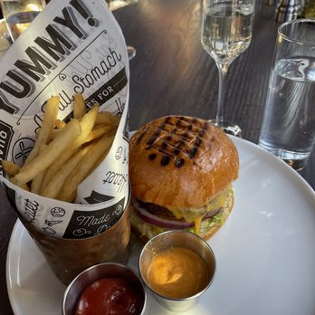 Vine and Oak - Burger, fries, and bellini - Comfort Food Near Me - Cranford, New Jersey Vine and Oak - Burger, fries, and bellini - Comfort Food Near Me - Cranford, New Jersey