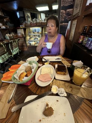 LF Café & Bistrô by null