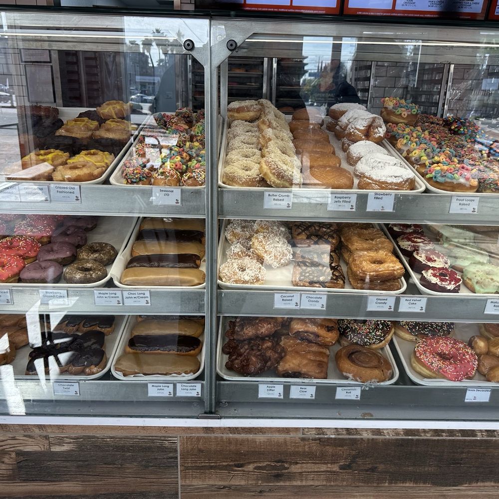 Randy’s Donuts - Donuts Near Me - Los Angeles, California