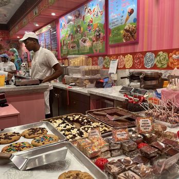 Sloan's - Clematis St. - Baked goods - Ice Cream & Frozen Yogurt Near Me - West Palm Beach, Florida