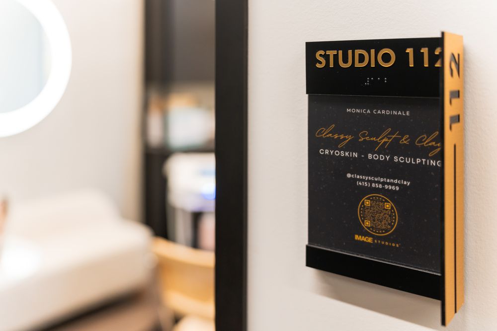 Classy Sculpt and Clay Logo