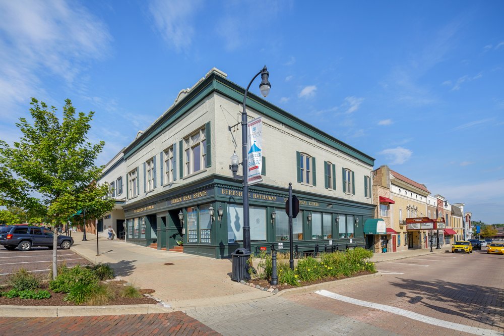 BERKSHIRE HATHAWAY STARCK REAL ESTATE Updated June 2024 Contact