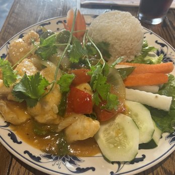 Pho Van’s - Spicy lemongrass chicken with white rice - Vietnamese Near Me - Schenectady, New York