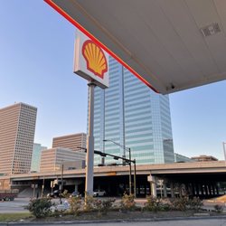 Shell - Beautiful evening to get gas at shell!