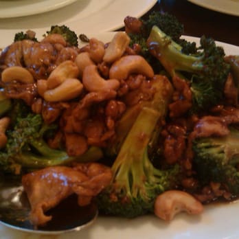 Eric's Restaurant - Broccoli and Cashew Chicken - Chinese Near Me - San Francisco, California