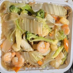 Koolau Drive Inn - Seafood crispy noodle