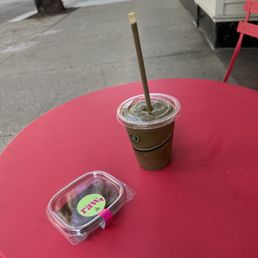 Smoothie and tiramisu