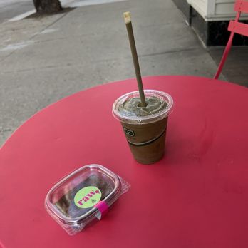Chicago Raw - Smoothie and tiramisu - Vegan Near Me - Chicago, Illinois