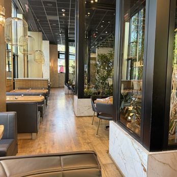 Moxies - Cocktail Bars Near Me - Dallas, Texas