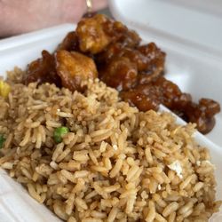 Kung Pao Wok - Combo A . I got General chicken and fried rice