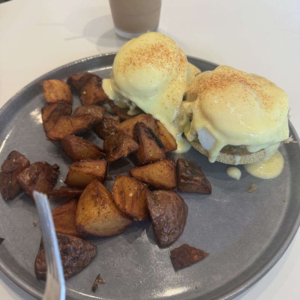 Bogart's Cafe - Avocado/crab benedict - Breakfast & Brunch Near Me - Honolulu, Hawaii Bogart's Cafe - Avocado/crab benedict - Breakfast & Brunch Near Me - Honolulu, Hawaii