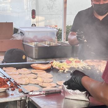 Tacos Lionydas - On a roll...filling these orders like it's nothing! - Tacos Near Me - Long Beach, California Tacos Lionydas - On a roll...filling these orders like it's nothing! - Tacos Near Me - Long Beach, California