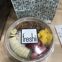 Loved this Cali bowl! The green smoothie base with fresh fruit, granola & coconut was delicious!